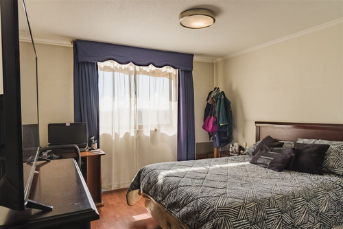 Departamento En Venta De 2 Dorm. En Las Condes
