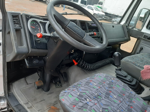 Imagem 10 de 12 de Ford Cargo 815 Ano 2002 Bau
