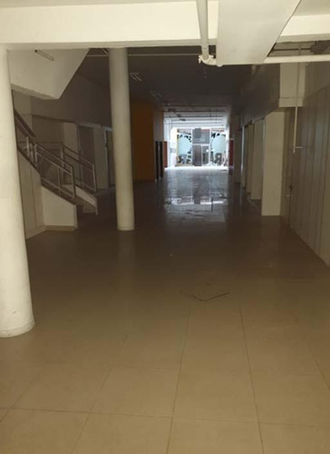 Imagen 5 de 22 de Edificio Comercial, 18 De Julio Entre Paraguay Y Rio Negro