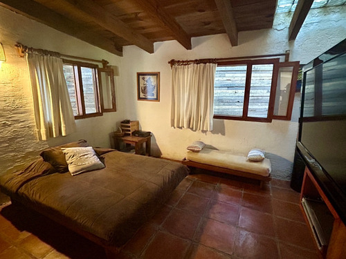 Casa En Condominio Con Alberca, Cancha De Tenis, Jardines. Excelente Ubicación