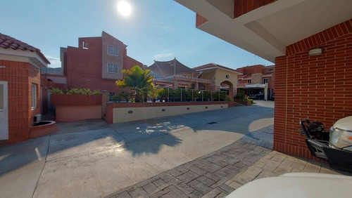 Imagen 18 de 30 de Townhouse En Venta Valles De Camoruco, Remodelado, Isomar Gubaira Remax Cod15614