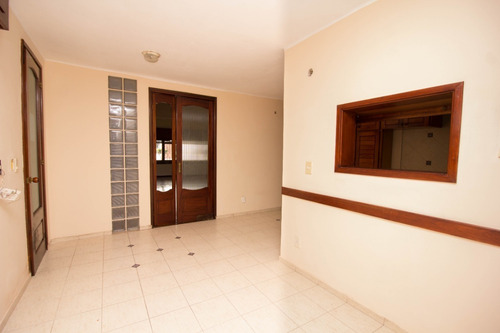 Imagen 4 de 17 de Venta Padron Unico Zona Buceo. 5 Dormitorios, Patio, Muy Buen Estado, Gge X2