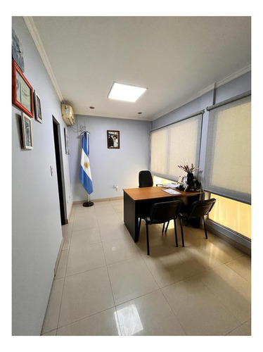 Imagen 7 de 10 de Alquiler De Local Comercial En Esquina De 200 M2, En Piedras Y Jujuy, Barrio Sur