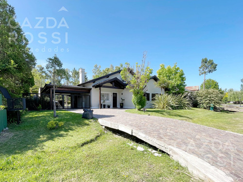 Casa Con Piscina En Echeverria Del Lago