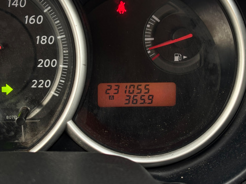 Nissan Tiida 1.8 Visia 5 p