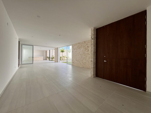 Casa En Venta Merida, Privada, De 659 Mt De Construccion.