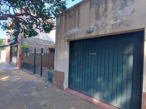 Venta - Casa En Beccar Con Dos Viviendas En Block Y Garage. Ideal Inversión.