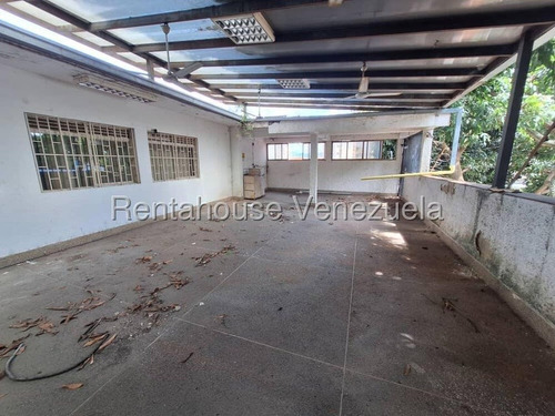 Casa Comercial En Venta En Los Dos Caminos Caracas Angela Tochon A Pie De Calle Uso Comercial Av Principal