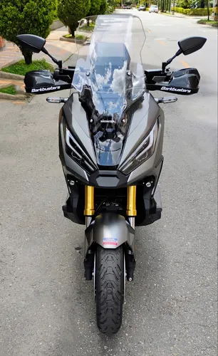 Honda X-adv 750cc.