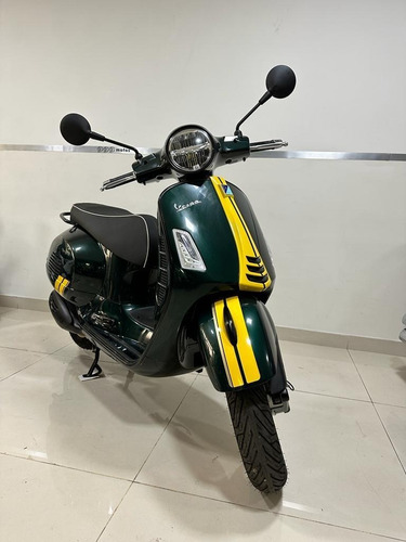 Imagen 8 de 15 de Vespa Super Racing Sixties 300 Scooter Retro Bbva Tasa 0 %