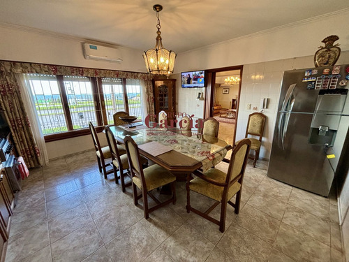Importante Chalet Frente Al Mar!!