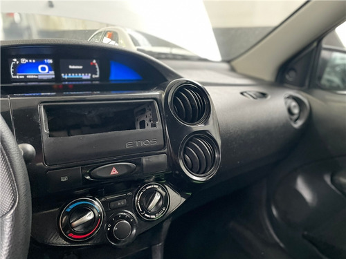 Toyota Etios 1.3 X 16V FLEX 4P AUTOMÁTICO