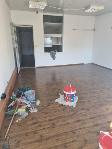 Imagen 19 de 19 de Local -18 De Julio Entre Roxlo Y Minas , 5,5 Mts De Frente , 275 M2 !!