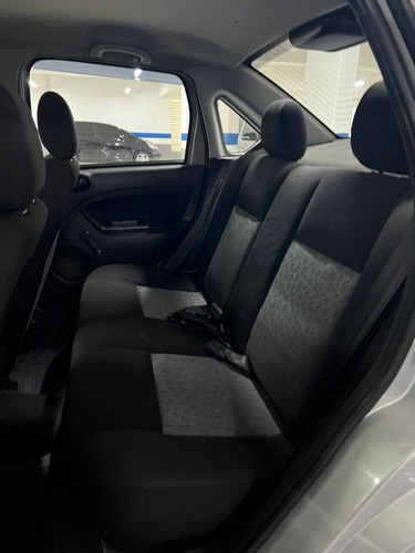 Imagem 10 de 13 de Ford Fiesta Sedan Ano 2011 1.6 Completo