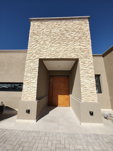 Casa En Venta De 4 Ambientes A Estrenar Barrio Privado La Magdalenas