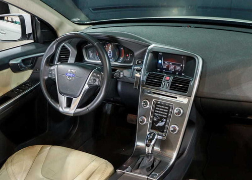 Imagem 14 de 15 de Volvo Xc60 T5 Momentum 2.0 Turbo Awd