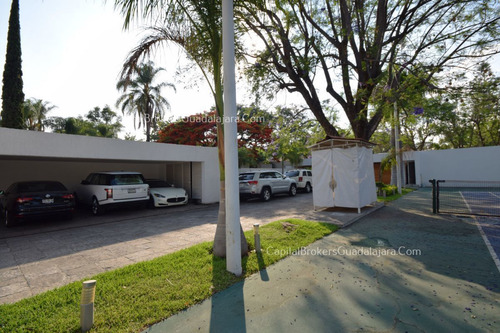 Casa En Colinas De San Javier De Lujo Con Alberca En Venta