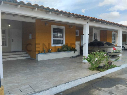 Casa En Venta En La Urbanización Lomas Del Bosque, Sector Tipuro, Zona Norte