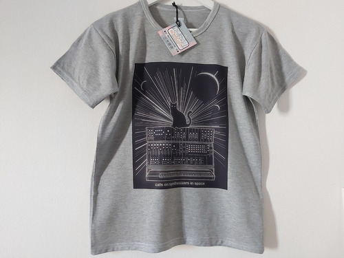 Remera Modal Unisex Cats In Synth In Space Gris Melange