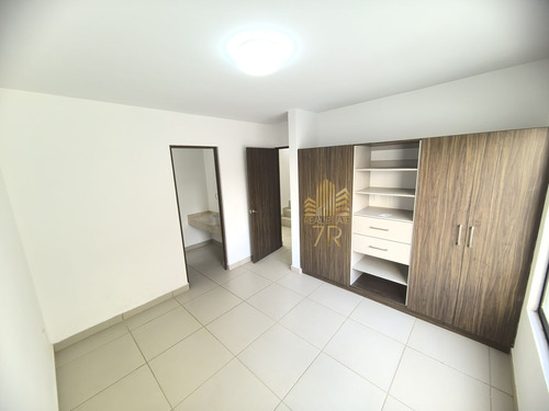 Casa En Venta En Zibata Con 3 Recámaras Y Baño Privado Cada Una