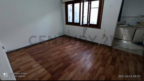 Ideal Inversión: Apartamento En Aguada De 1 Dormitorio. Primer Piso Con Renta