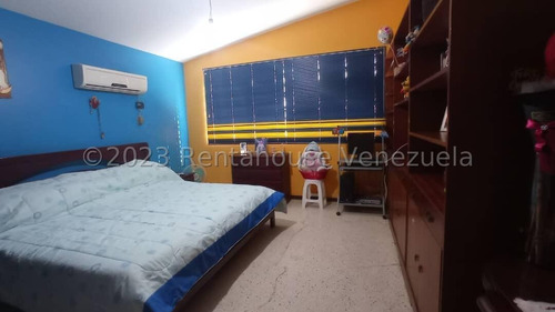 Acogedora Casa De Dos Nivele Trigal Sur 24-20836