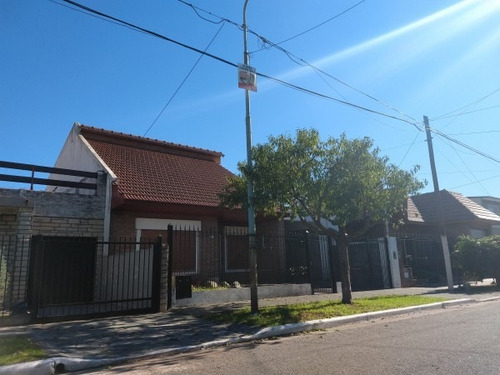Venta Casa 4 Ambientes Con Parque En Morón