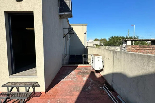 Casa En Venta - 2 Dormitorios 2 Baños - Cochera - 160mts2 - Morón