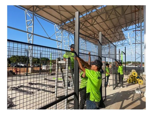 Pista Profesional De Pádel Panorámica