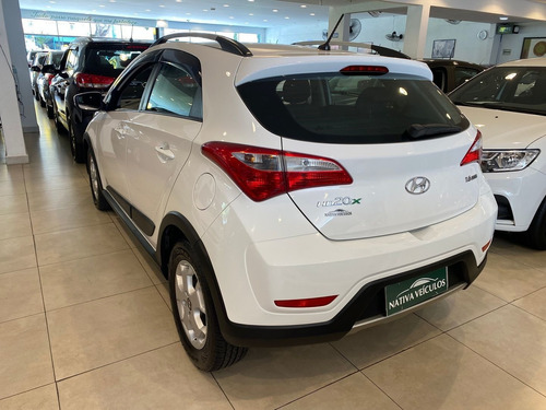 Imagem 4 de 6 de Hyundai Hb20x 1.6 16v Style Flex 4p Manual