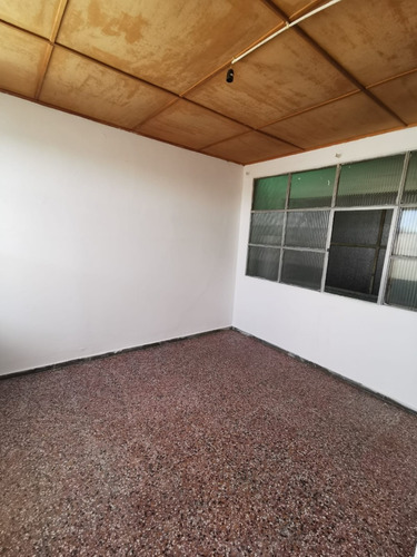 Apartamento Al Frente 2 Dormitorios. Villa Española
