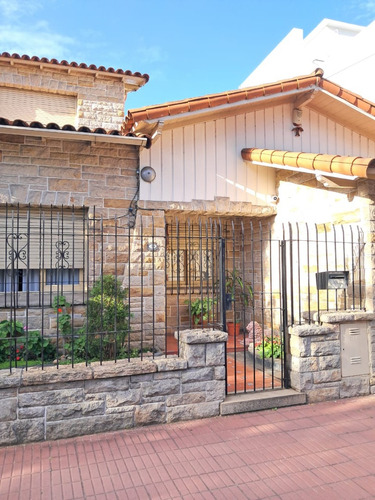 Casa A Cuadras De La Estacion Excelente Oportunidad!!!!