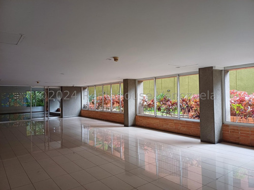 Apartamento En Alquiler En Campo Alegre Caracas. Vr 24-28866