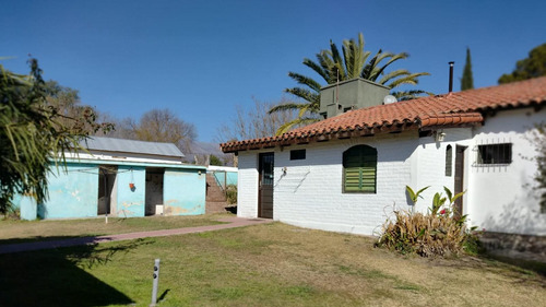 Venta Hermoso Chalet Serrano En Villa De Las Rosas, Excelente Ubicación