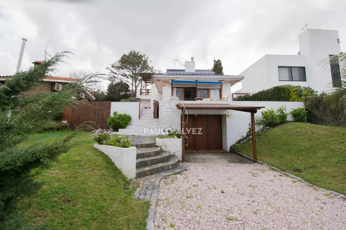 Casa En Alquiler Temporal, Frente Al Mar. Ideal Para Disfrutar En Verano.