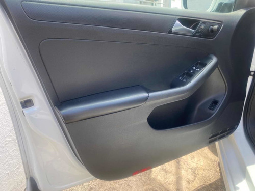 Imagen 11 de 11 de Volkswagen Jetta 2014 2.0 Cl Abs At