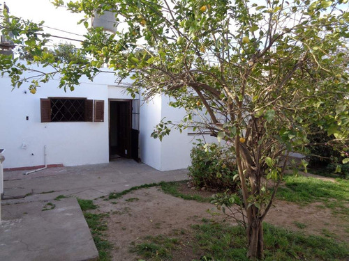 Barrio Los Paraísos - Casa De 2 Dormitorios, Amplia Con Garaje Doble, Cocina Comedor Y Patio Amplio Con Asador, Frutales Y Césped