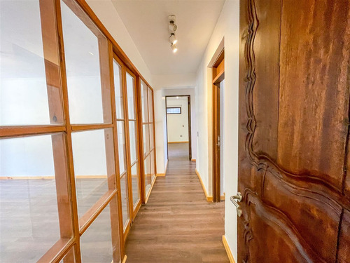 Casa En Venta De 4 Dorm. En Lo Barnechea