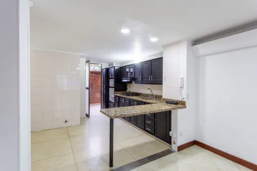 Apartamento En Venta En Conquistadores. Cod V21453