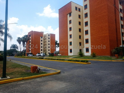 Apartamento En Venta En Parque Las Trinitarias Barquisimeto, Lara Mc  %% R E F 24-21701