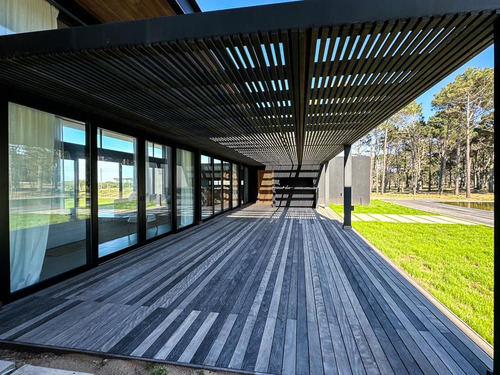 Casa En Venta Primera Linea Al Mar Punta Del Este (ref: Bpv-10119)