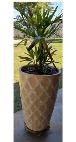 Imagem 5 de 6 de Suporte De Madeira Para Vasos Redondo 30 Cm Roda Cristal