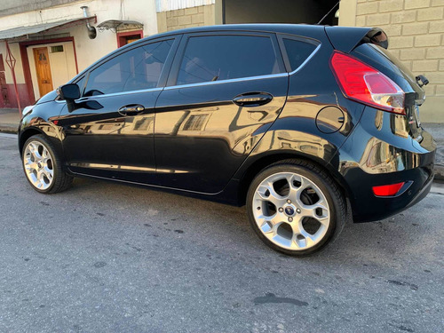 Imagen 2 de 8 de Ford Fiesta Kinetic Design 1.6 Titanium Powershift 120cv