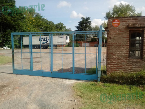 Imagen 2 de 10 de Venta - Predio Con Galpón Casa - Sobre Acceso Oeste
