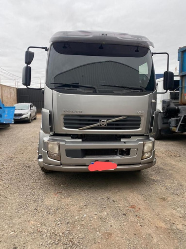 Imagem 2 de 6 de Volvo Vm 260 Bitruck