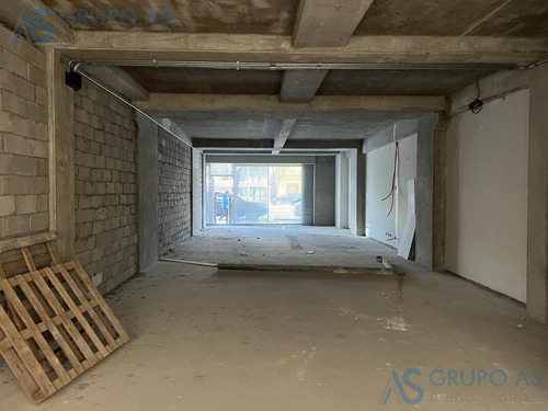 Importante Local Comercial De 115 M2