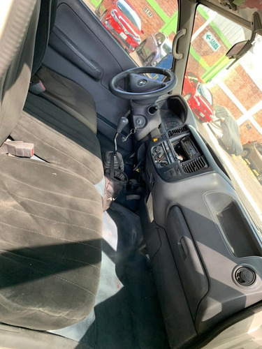 Nissan Urvan 2006