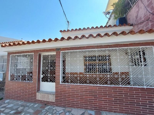 Vendo Acogedora Casa En San Blas (muy Cerca De La Branger Y La Estación De Servicio De La Michelena)