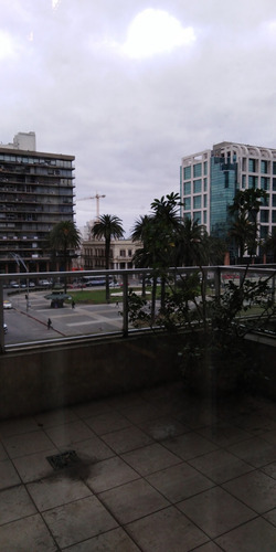 Importante Edificio De Oficinas Frente A Pza. Independencia