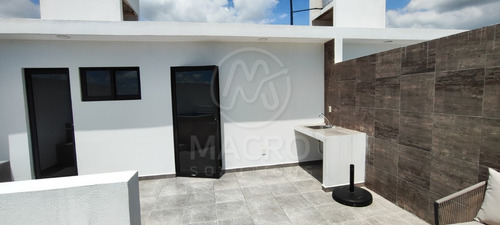 Casa En Venta En Fracc. Tabachines Con Roof Garden.